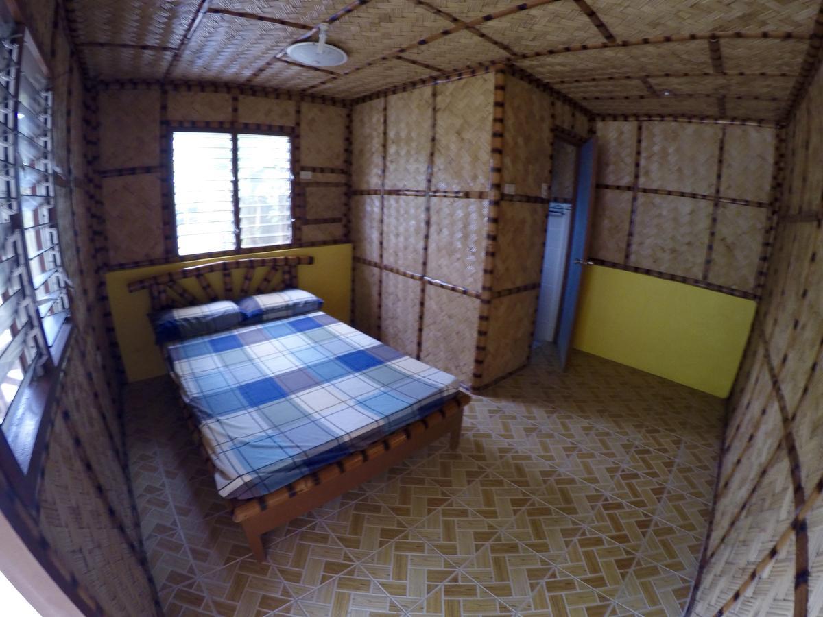 Fat Monkey Hostel Coron Exterior photo